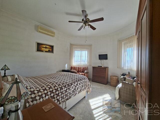 Villa Freesia : Resale Villa for Sale in Partaloa, Almería