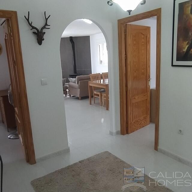 Villa Garcias: Resale Villa for Sale in Arboleas, Almería