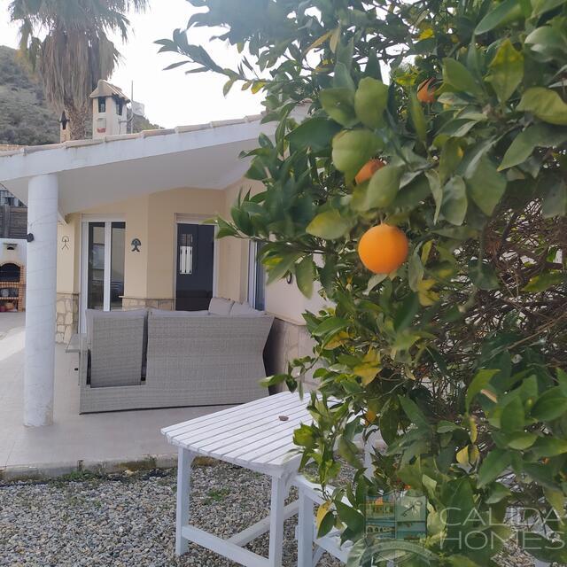 Villa Garcias: Resale Villa for Sale in Arboleas, Almería