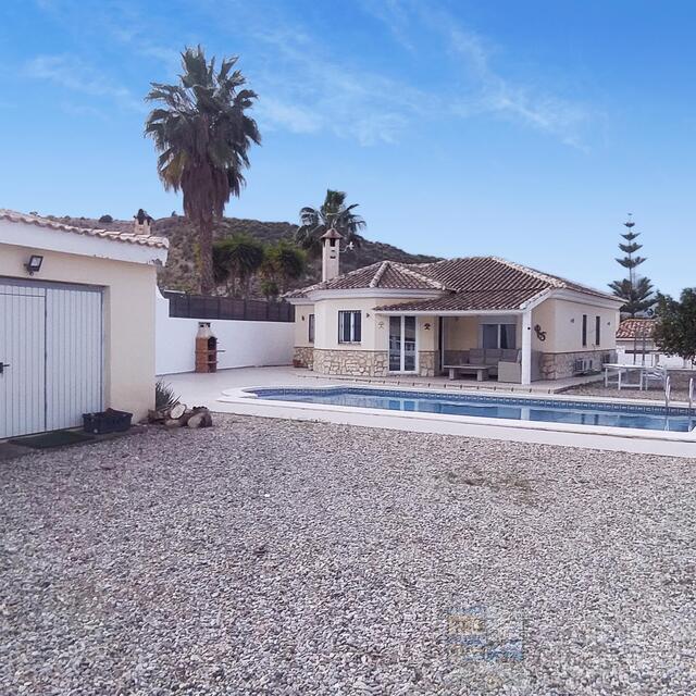 Villa Garcias: Resale Villa for Sale in Arboleas, Almería