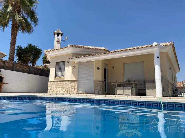 Villa Garcias: Resale Villa for Sale in Arboleas, Almería