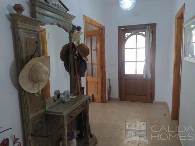 Villa Gerbera : Resale Villa for Sale in Arboleas, Almería