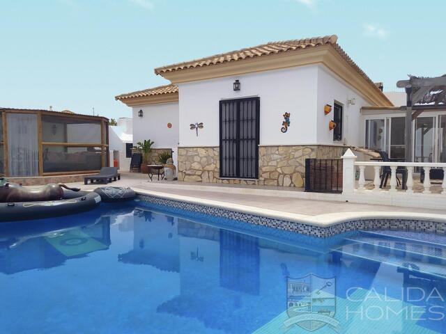 Villa Gerbera : Resale Villa for Sale in Arboleas, Almería