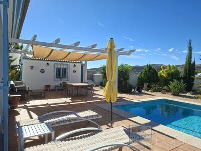 Villa Gerbera: Resale Villa in Arboleas, Almería