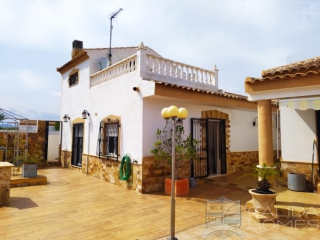 Villa Grande : Resale Villa for Sale in Arboleas, Almería