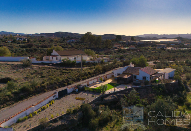 Villa Helena: Resale Villa for Sale in Arboleas, Almería