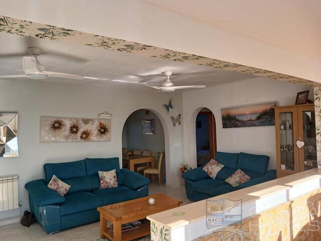 Villa Helena: Resale Villa for Sale in Arboleas, Almería