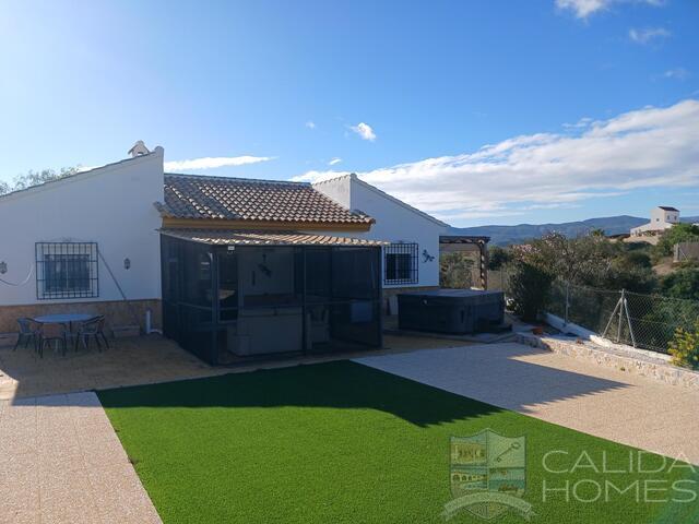 Villa Helena: Resale Villa for Sale in Arboleas, Almería