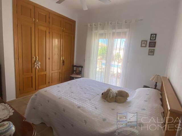 Villa Hermosa: Resale Villa for Sale in Arboleas, Almería