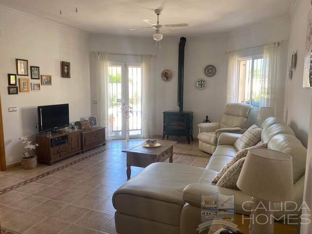 Villa Hermosa: Resale Villa for Sale in Arboleas, Almería