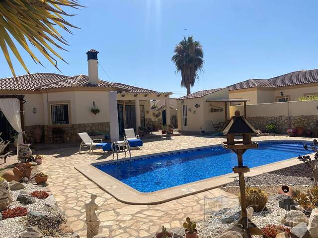 Villa Hermosa: Resale Villa for Sale in Arboleas, Almería