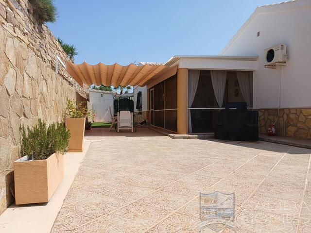 Villa Hibiscus : Resale Villa for Sale in Arboleas, Almería