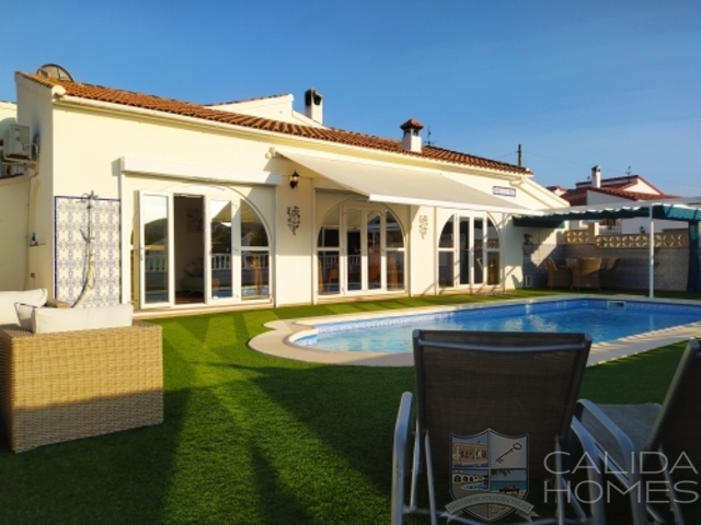 Villa Honeysuckle : Resale Villa for Sale in Arboleas, Almería