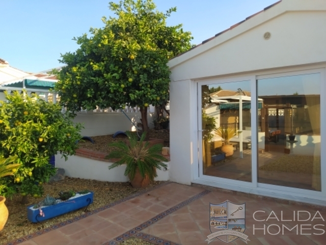 Villa Honeysuckle : Resale Villa for Sale in Arboleas, Almería