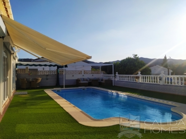 Villa Honeysuckle : Resale Villa for Sale in Arboleas, Almería