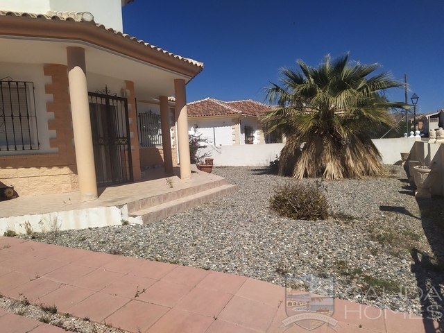 Villa Jane: Resale Villa for Sale in Arboleas, Almería