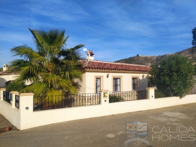 Villa Japonica: Resale Villa for Sale in Arboleas, Almería