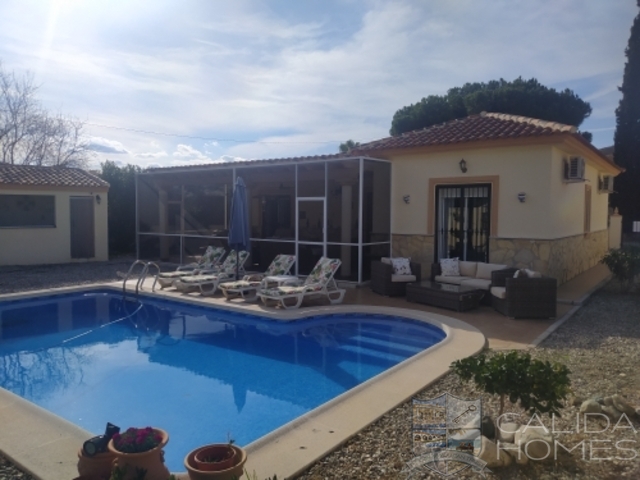 Villa Japonica: Resale Villa for Sale in Arboleas, Almería