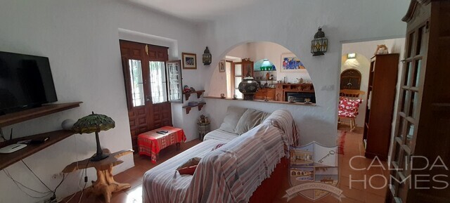 Villa Jen: Resale Villa for Sale in Oria, Almería