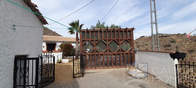 Villa Jen: Resale Villa for Sale in Oria, Almería