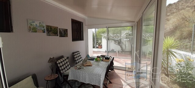 Villa Jen: Resale Villa for Sale in Oria, Almería
