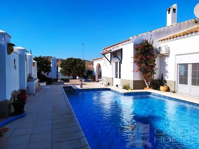 Villa Joy : Resale Villa for Sale in Arboleas, Almería