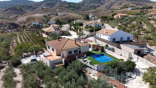 Villa Joya : Resale Villa for Sale in Cantoria, Almería