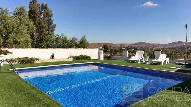 Villa Joya : Resale Villa for Sale in Cantoria, Almería