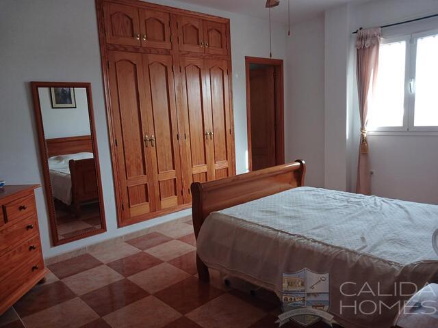 Villa Juan: Resale Villa for Sale in Arboleas, Almería