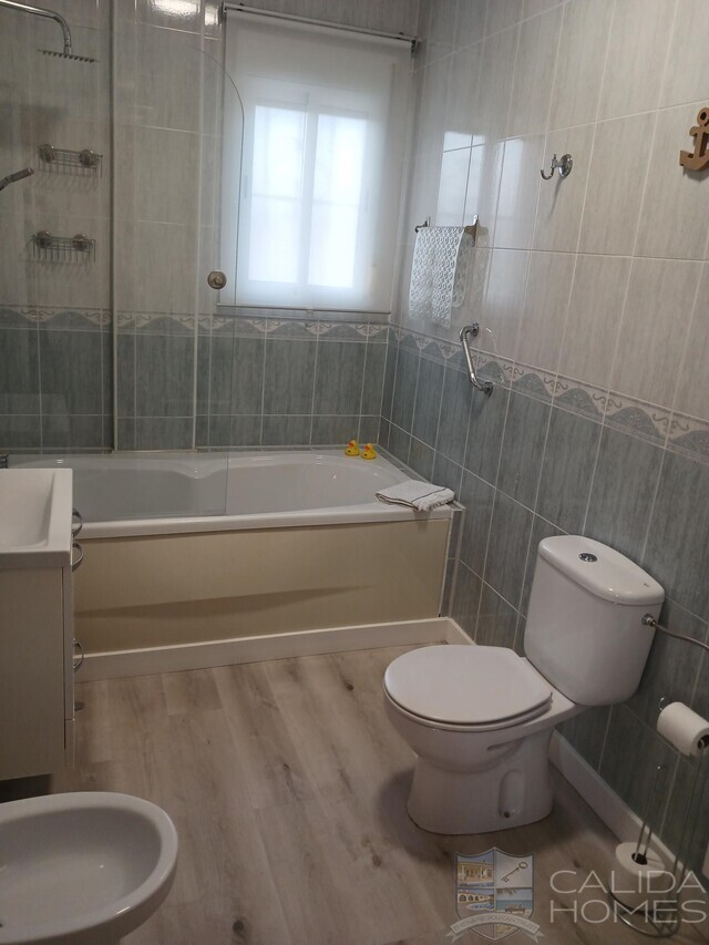 Villa Kristabell: Resale Villa for Sale in Zurgena, Almería