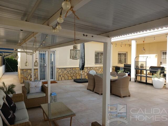 Villa Kristabell: Resale Villa for Sale in Zurgena, Almería