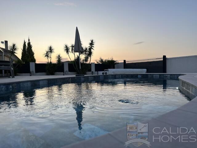 Villa Kristabell: Resale Villa for Sale in Zurgena, Almería