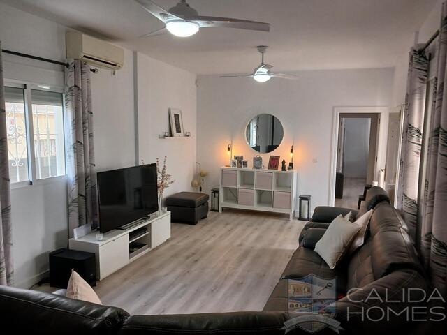 Villa Kristabell: Resale Villa for Sale in Zurgena, Almería