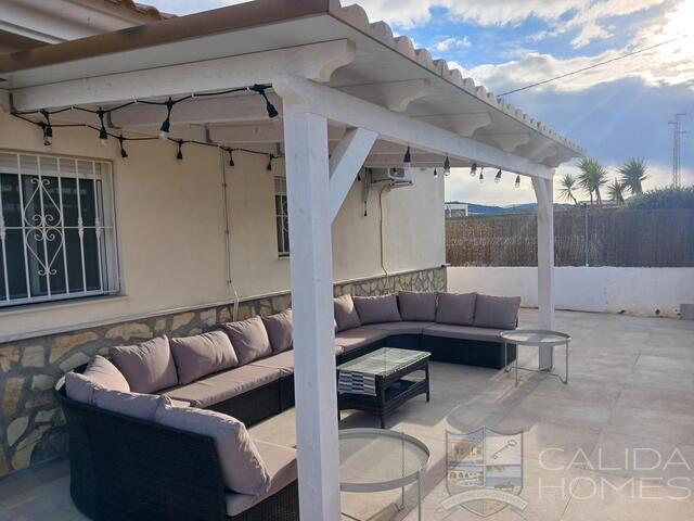 Villa Kristabell: Resale Villa for Sale in Zurgena, Almería