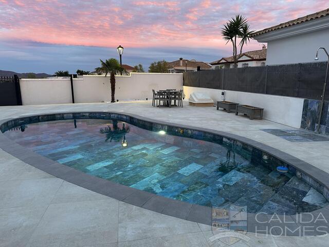 Villa Kristabell: Resale Villa for Sale in Zurgena, Almería