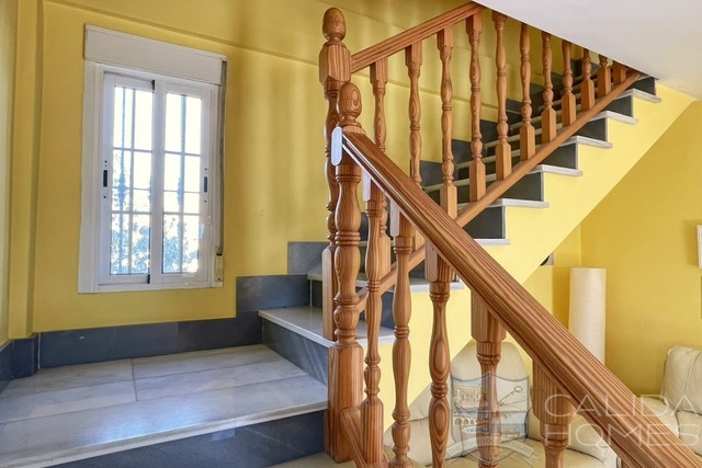 Villa Labores: Resale Villa for Sale in Albox, Almería