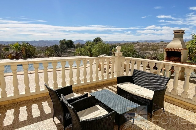 Villa Labores: Resale Villa for Sale in Albox, Almería