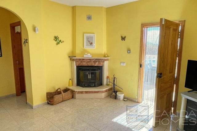 Villa Labores: Resale Villa for Sale in Albox, Almería