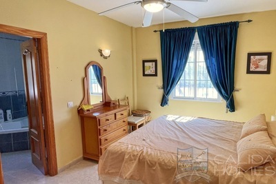 Villa Labores: Resale Villa in Albox, Almería