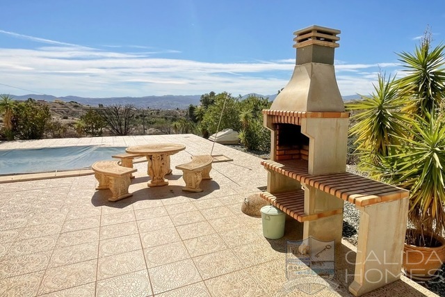 Villa Labores: Resale Villa for Sale in Albox, Almería