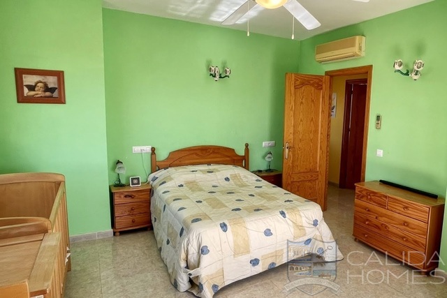 Villa Labores: Resale Villa for Sale in Albox, Almería