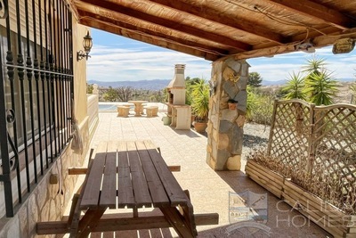 Villa Labores: Resale Villa in Albox, Almería