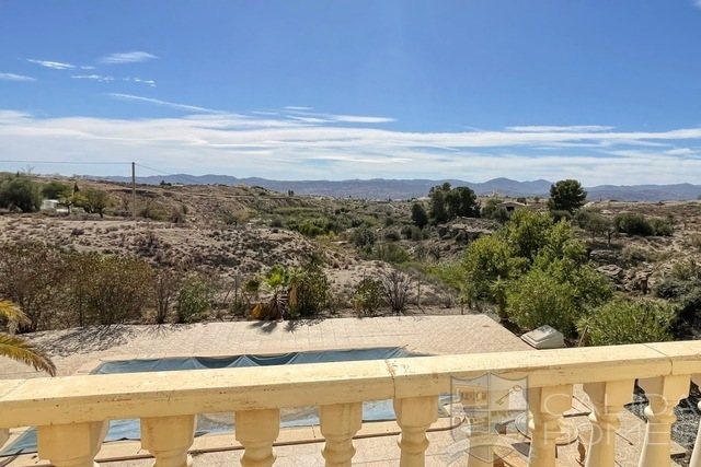 Villa Labores: Resale Villa for Sale in Albox, Almería
