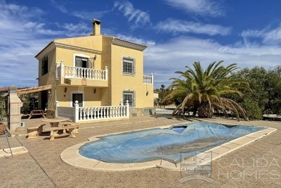 Villa Labores: Resale Villa in Albox, Almería