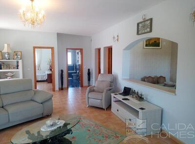 Villa Leo: Resale Villa in Cantoria, Almería