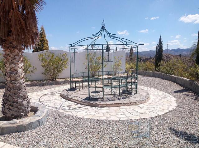 Villa Leo: Resale Villa for Sale in Cantoria, Almería