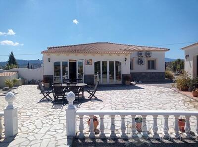 Villa Leo: Resale Villa in Cantoria, Almería