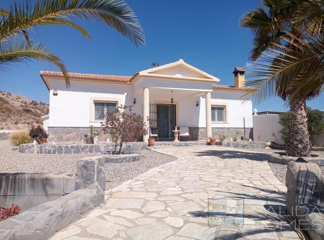 Villa Leo: Herverkoop Villa te Koop in Cantoria, Almería