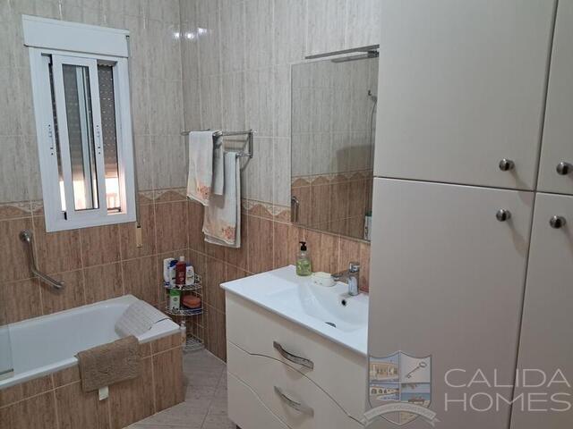 Villa Lily: Resale Villa for Sale in Arboleas, Almería