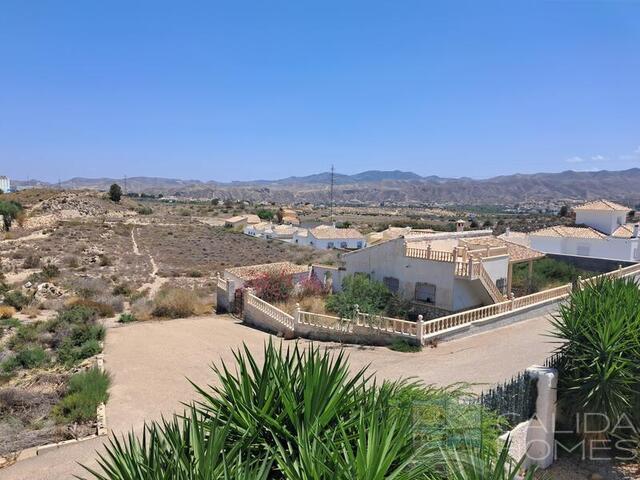 Villa Lily: Resale Villa for Sale in Arboleas, Almería